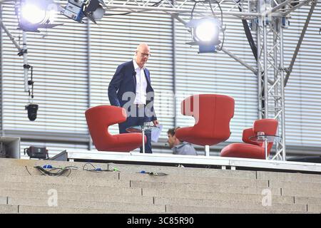 Berlin, Deutschland, 03.08.2025: Deutscher Bundestag, Marie-Elisabeth-Lüders-Haus: ARD-Sommerintervista: Matthias Deiß, chef stellvertretender ARD-Hauptstadtstudio, der in der Sendung Grünen-Chef Felix Banaszak 2025 Lüders Deiß 77317 Foto Stock