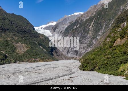 Franz Josef Glacier, costa occidentale della nuova Zelanda, vista del ghiacciaio dal punto panoramico sulla passeggiata nella foresta del ghiacciaio Franz Josef Foto Stock