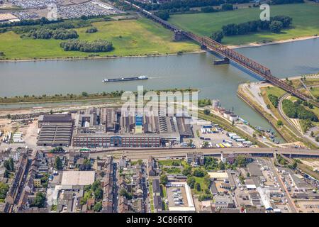 Luftbild, Hochfelder Eisenbahnbrücke über den Fluss Rhein, Kultushafen und Alga-Gelände, geplanter Wohnpark und Gewerbepark, Dachsstraße, Hochfeld, Duisburg, Ruhrgebiet, Nordrhein-Westfalen, Deutschland ACHTUNGxMINDESTHONORARx60xEURO *** Vista aerea, ponte ferroviario di Hochfeld sul Reno, sito di Kultushafen e Alga, parco residenziale progettato e parco commerciale, Dachsstraße, Hochfeld, Duisburg, zona della Ruhr, Renania settentrionale-Vestfalia, Germania ATTENTIONxMINDESTHONORARx60xEURO Foto Stock