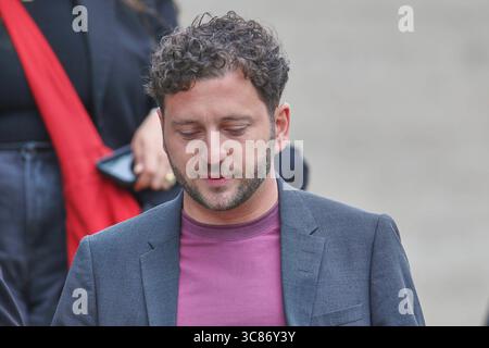 Berlin, Deutschland, 03.08.2025: Deutscher Bundestag, Marie-Elisabeth-Lüders-Haus: ARD-Sommerintervista: Grünen-Chef Felix Banaszak nach der Sendung *** Berlino, Germania, 03 08 2025 Bundestag tedesco, Marie Elisabeth Lüders House ARD intervista estiva leader del Partito Verde Felix Banaszak dopo il programma Copyright: XdtsxNachrichtenagenturx dts 77311 Foto Stock