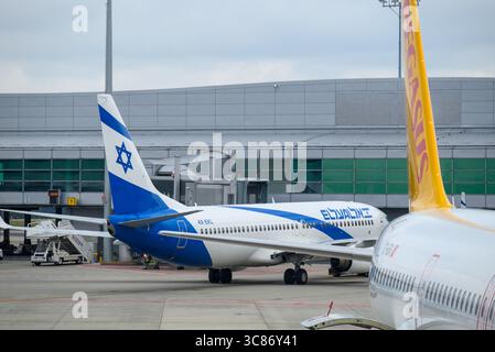 Aerei all'aeroporto Vaclav Havel di Praga, ex aeroporto internazionale Ruzyne di Praga, capitale della Repubblica Ceca, il 28 luglio 2025 Foto Stock