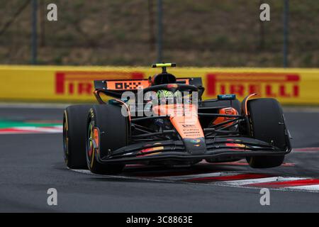 Budapest, UNGHERIA - 3 AGOSTO: La Gran Bretagna Lando Norris guida la (4) McLaren MCL39 Mercedes durante il Gran Premio di F1 dell'Ungheria a Hungaroring il 3 agosto 2025 a Budapest, Ungheria. (Foto di Qian Jun/Paddocker) Foto Stock