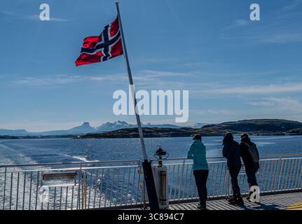 Navigazione da Bodø alle isole Lofoten: Un arrivo davvero spettacolare via mare al porto di Moskenes Foto Stock