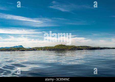 Navigazione da Bodø alle isole Lofoten: Un arrivo davvero spettacolare via mare al porto di Moskenes Foto Stock