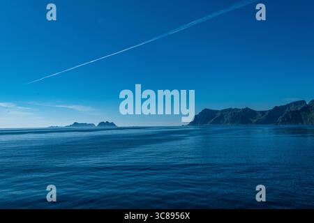 Navigazione da Bodø alle isole Lofoten: Un arrivo davvero spettacolare via mare al porto di Moskenes Foto Stock