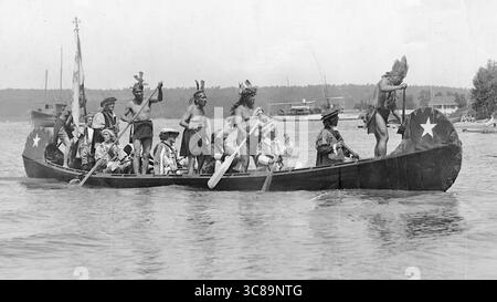 E.J. Rawleigh popoli delle prime Nazioni a Orilla, Contea di Simcoe, Ontario, come parte di una celebrazione del primo arrivo di Samuel de Champlain nell'Ontario-1915 Foto Stock