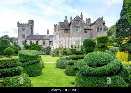 Topiary in Gardens of Levens Hall, Levens, Cumbria, Inghilterra Foto Stock