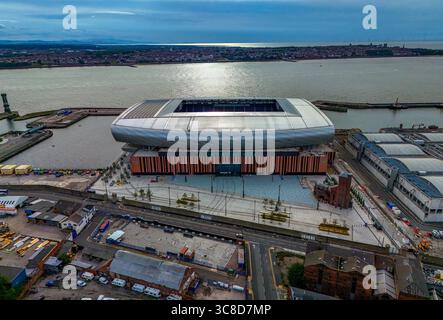 Una vista presa da un drone dell'Everton's Hill Dickinson Stadium sul fiume Mersey, Liverpool. Data foto: Domenica 3 agosto 2025. Foto Stock