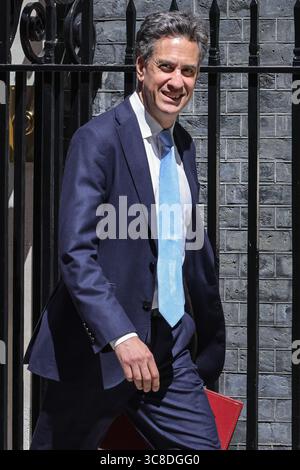 Ed Miliband, Segretario di Stato per l'energia e il cambiamento climatico, politico britannico, sorride alla telecamera Foto Stock