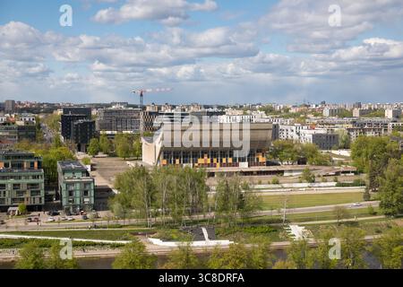 Vilnius, Lituania - aprile 26 2025: Vilnius abbandonato Palazzo dei concerti e dello sport - in attesa di demolizione o ristrutturazione Foto Stock