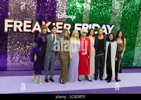 Londra, Regno Unito. 31 luglio 2025. Kristin Burr, Manny Jacinto, Julia Butters, Lindsay Lohan, Jamie Lee Curtis, Chad Michael Murray, Nisha Ganatra e Jordan Weiss partecipano alla premiere degli arrivi del Freaky Friday UK presso l'Odeon Luxe, Leicester Square, 31 luglio 2025 a Londra, Inghilterra, Regno Unito. Credito: S.A.M./Alamy Live News Foto Stock