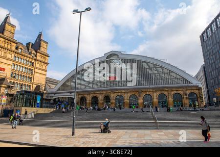 Liverpool, Regno Unito - 20 settembre 2024: Una vista dell'esterno della stazione di Lime Street nella città di Liverpool, Regno Unito. Foto Stock