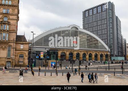 Liverpool, Regno Unito - 20 settembre 2024: Una vista dell'esterno della stazione di Lime Street nella città di Liverpool, Regno Unito. Foto Stock