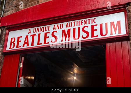 Liverpool, Regno Unito - 20 settembre 2024: Il cartello sopra l'ingresso al Liverpool Beatles Museum, situato in Mathew Street a Liverpool, Regno Unito. Foto Stock