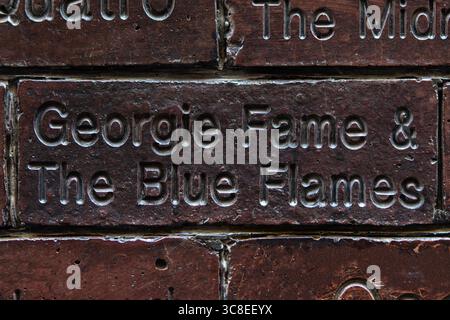 Liverpool, Regno Unito - 19 settembre 2024: Georgie Fame and the Blue Flames on the Cavern Wall of Fame in Mathew Street a Liverpool, Regno Unito - commemorazione del Foto Stock
