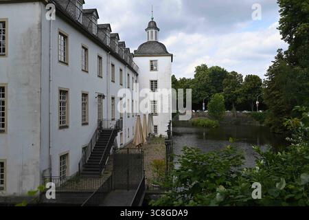Schloss Borbeck a Essen, Barockes Wasserschloss a Essen-Borbeck, Aussenansicht, Architektur, 03.08.2025 a Essen/ Deutschland *** Castello di Borbeck a Essen, castello barocco di fossati a Essen Borbeck, Vista esterna, architettura, 03 08 2025 a Essen Germania Foto Stock