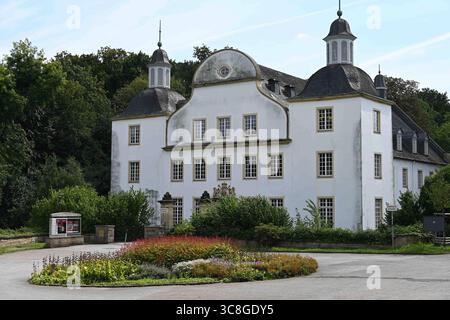 Schloss Borbeck a Essen, Barockes Wasserschloss a Essen-Borbeck, Aussenansicht, Architektur, 03.08.2025 a Essen/ Deutschland *** Castello di Borbeck a Essen, castello barocco di fossati a Essen Borbeck, Vista esterna, architettura, 03 08 2025 a Essen Germania Foto Stock