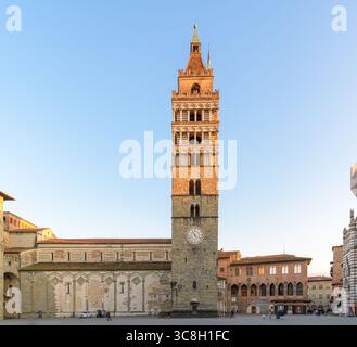 Campanile della Cattedrale di Pistoia (Duomo di Pistoia) in Piazza del Duomo a Pistoia, Toscana, Italia Foto Stock