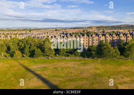 Veduta aerea delle case di Marchmont e dei prati di Edimburgo Foto Stock