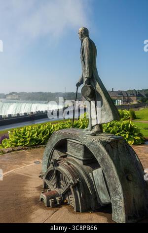 Monumento di Nikola Tesla all'interno del Queen Victoria Park Cascate del Niagara Canada Foto Stock