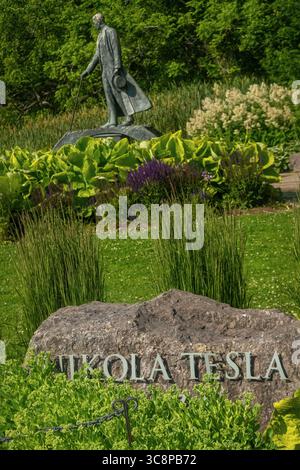 Monumento di Nikola Tesla all'interno del Queen Victoria Park Cascate del Niagara Canada Foto Stock