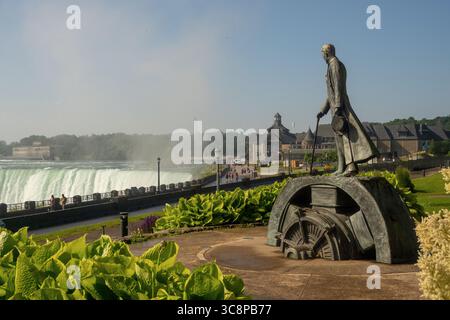 Monumento di Nikola Tesla all'interno del Queen Victoria Park Cascate del Niagara Canada Foto Stock