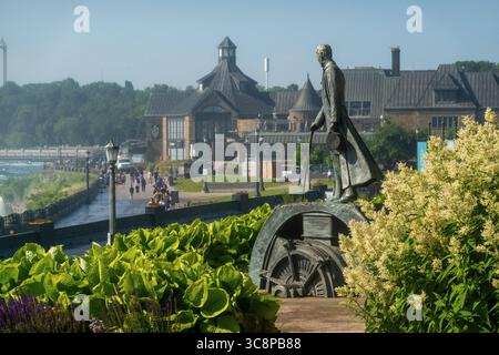 Monumento di Nikola Tesla all'interno del Queen Victoria Park Cascate del Niagara Canada Foto Stock