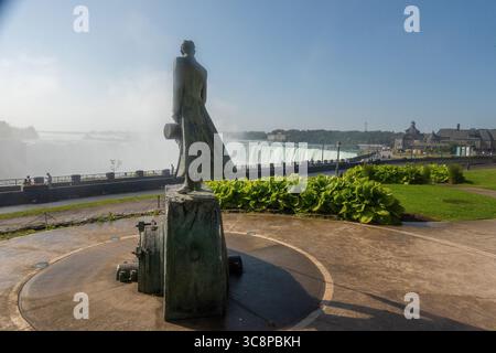 Monumento di Nikola Tesla all'interno del Queen Victoria Park Cascate del Niagara Canada Foto Stock