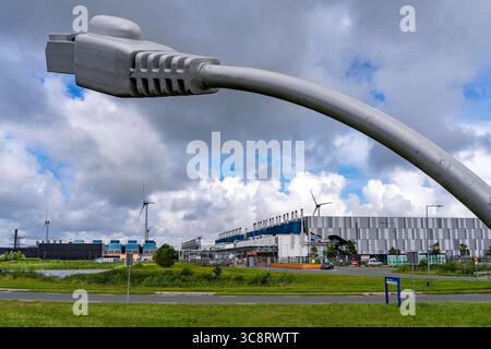 DAS Google Datacenter, Rechenzentrum in Eemshaven, auf über 44 Hektar, wird ausgebaut, betrieben mit Strom aus erneuerbaren Energien, Windkraft, Eemshaven, Niederlande, Google Datacenter *** il data center di Google Datacenter, su oltre 44 ettari, è in fase di espansione, alimentato da energia elettrica da energie rinnovabili, eolico, Eemshaven, Paesi Bassi Foto Stock