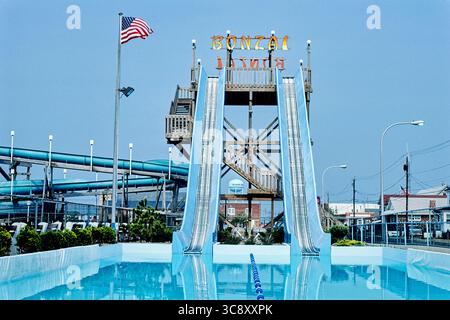 12 aprile 2016, Seaside Heights, New Jersey, Stati Uniti d'America: Scivolo acquatico Bonzai, Seaside Heights, New Jersey, Stati Uniti d'America, John Margolies Roadside America Fotografia Archive, 1978 (immagine di credito: © JT Vintage/Glasshouse via ZUMA Wire) Foto Stock