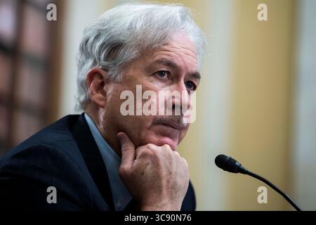 24 febbraio 2021, Washington, District of Columbia, USA: WILLIAM BURNS, candidato al direttore della Central Intelligence Agency, testimonia durante la sua audizione di conferma della Commissione Select Intelligence del Senato al Russell Senate Office Building. (Immagine di credito: © Tom Williams/POOL/CNP tramite ZUMA Wire) Foto Stock