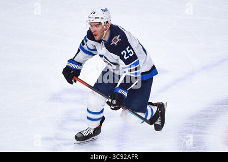 4 marzo 2021: Guarda il centro dei Winnipeg Jets Paul Stastny (25) durante la partita dei Winnipeg Jets contro i Montreal Canadiens al Bell Centre di Montreal, Quebec. David Kirouac/CSM(immagine di credito: &Copy; David Kirouac/CSM tramite cavo ZUMA) Foto Stock