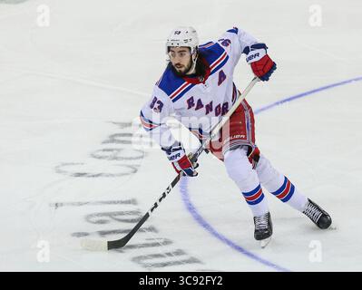 6 marzo 2021: Mika Zibanejad, centro dei New York Rangers (93) durante una partita della NHL tra i New York Rangers e i New Jersey Devils al Prudential Center di Newark, New Jersey Mike Langish/Cal Sport Media.(immagine di credito: &Copy; Mike Langish/CSM tramite cavo ZUMA) Foto Stock