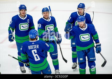 6 marzo 2021: L'ala destra di Canucks Brock Boeser (6) si unisce ai suoi compagni di squadra il centro di Canucks Bo Horvat (53), l'ala sinistra di Canucks Tanner Pearson (70), il difensore dei Canucks Quinn Hughes (43) e il centro di Canucks J.T. Miller (9) per festeggiare il suo gol durante la partita NHL tra i Toronto Maple Leafs e i Vancouver Canucks alla Rogers Arena di Vancouver Canucks. Dom Gagne/CSM(immagine di credito: &Copy; dom Gagne/CSM tramite cavo ZUMA) Foto Stock