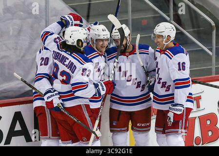 6 marzo 2021: Il difensore dei New York Rangers Adam Fox (23) celebra il suo gol durante una partita in NHL tra i New York Rangers e i New Jersey Devils al Prudential Center di Newark, New Jersey Mike Langish/Cal Sport Media.(immagine di credito: &Copy; Mike Langish/CSM tramite cavo ZUMA) Foto Stock