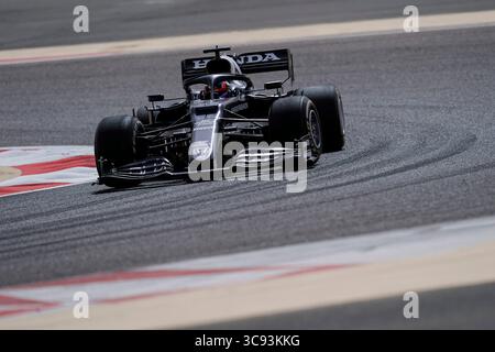 13 marzo 2021, Sakhir, Bahrein: YUKI TSUNODA del Giappone e Scuderia AlphaTauri guidano durante il secondo giorno dei test pre-stagionali di Formula 1 della FIA 2021 al Bahrain International Circuit di Sakhir, in Bahrein. (Immagine di credito: © James Gasperotti/ZUMA Wire) Foto Stock