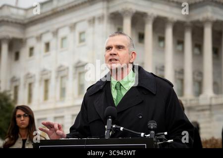 17 marzo 2021, Washington, District of Columbia, USA: Il rappresentante degli Stati Uniti Matt Rosendale (repubblicano del Montana) offre osservazioni durante una conferenza stampa del House Freedom Caucus sull'immigrazione al confine meridionale, fuori dal Campidoglio degli Stati Uniti a Washington, DC, mercoledì 17 marzo 2021. Credito: Rod Lamkey / CNP (immagine di credito: © Rod Lamkey - CNP/CNP tramite filo ZUMA) Foto Stock
