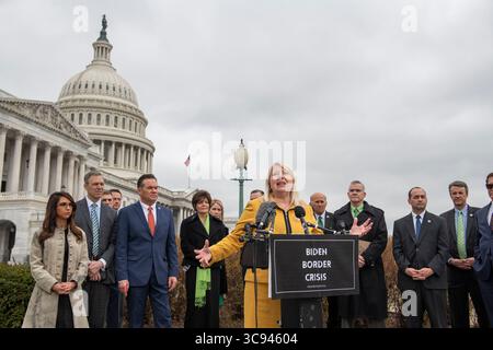 17 marzo 2021, Washington, Distretto di Columbia, USA: La Rappresentante degli Stati Uniti Debbie Lesko (Repubblicana dell'Arizona) offre osservazioni durante una conferenza stampa del House Freedom Caucus sull'immigrazione al confine meridionale, fuori dal Campidoglio degli Stati Uniti a Washington, DC, mercoledì 17 marzo 2021. Credito: Rod Lamkey / CNP (immagine di credito: © Rod Lamkey - CNP/CNP tramite filo ZUMA) Foto Stock