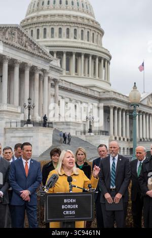 17 marzo 2021, Washington, Distretto di Columbia, USA: La Rappresentante degli Stati Uniti Debbie Lesko (Repubblicana dell'Arizona) offre osservazioni durante una conferenza stampa del House Freedom Caucus sull'immigrazione al confine meridionale, fuori dal Campidoglio degli Stati Uniti a Washington, DC, mercoledì 17 marzo 2021. Credito: Rod Lamkey / CNP (immagine di credito: © Rod Lamkey - CNP/CNP tramite filo ZUMA) Foto Stock