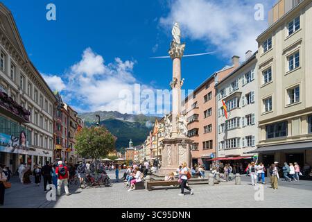 Innsbruck, Austria. 31 luglio 2025. Vista panoramica della strada pedonale Maria-Theresien-Strasse nel centro della città Foto Stock