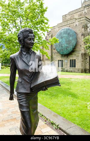 Statua del castello di Barbara in Cathedral Square, Blackburn, Lancashire Foto Stock