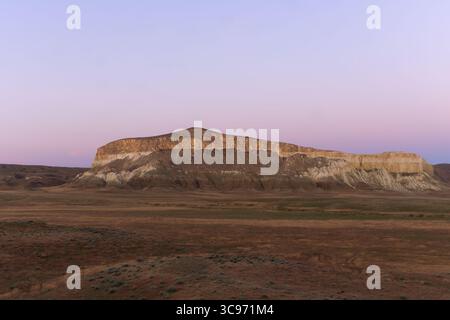 Alba nella Valle dei Castelli di Mangystau, Kazakistan Foto Stock