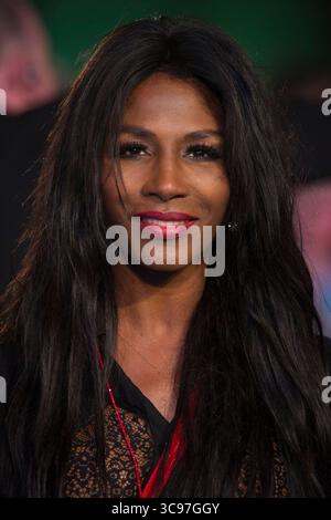 Londra, Inghilterra, 03.17.2016 Sinitta partecipa alla prima europea di "Eddie the Eagle" a Odeon Leicester Square a Londra Foto Stock