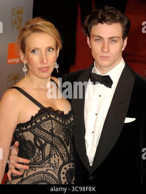 Sam Taylor-Wood e Aaron Johnson agli Orange British Academy Film Awards (BAFTA) di Londra - 21 febbraio 2010 Foto Stock
