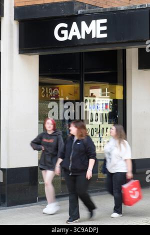 Bristol, Regno Unito. 5 agosto 2025. Il rivenditore di videogame per PC e console chiuderà il suo negozio nel quartiere commerciale Broadmead di Bristol. La vendita di chiusura è iniziata e il negozio chiuderà definitivamente il 25 settembre Crediti: JMF News/Alamy Live News Foto Stock