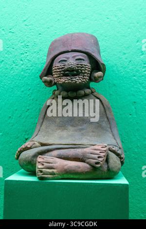 8 novembre 2018: Una figura in ceramica in stile "sonriente". Rufino Tamayo Museum of Pre-Hispanic Art of Mexico, Oaxaca, Messico. Central Veracruz, periodo classico, 200 a.C. - 750 d.C. (immagine di credito: © Jon G. Fuller/VW Pics via ZUMA Press Wire) Foto Stock