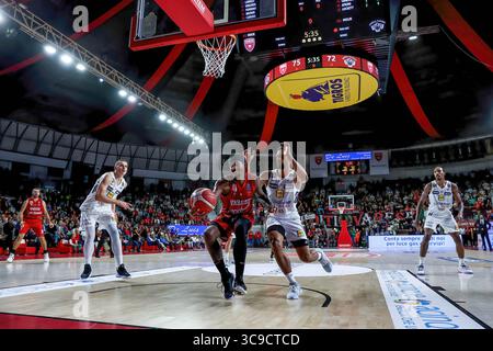 16 ottobre 2022, Varese, Varese, Italia: Tariq Owens #41 della pallacanestro Varese Openjobmetis in azione durante la LBA Lega Basket Una partita di regular season 2022/23 tra Openjobmetis Varese e Dolomiti energia Trentino all'Enerxenia Arena di Varese. Punteggio finale: Varese 91 - 94 Trentino (Credit Image: © Fabrizio Carabelli/SOPA Images via ZUMA Press Wire) Foto Stock