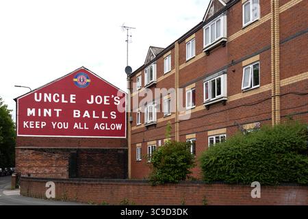 Fabbrica di dolci Santus, produttori di "Uncle Joe's Mint Balls", fabbrica in Dorning Street, Wigan Foto Stock
