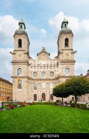 Innsbruck, Austria. 31 luglio 2025. Vista esterna della Cattedrale di St. James nel centro storico della città Foto Stock