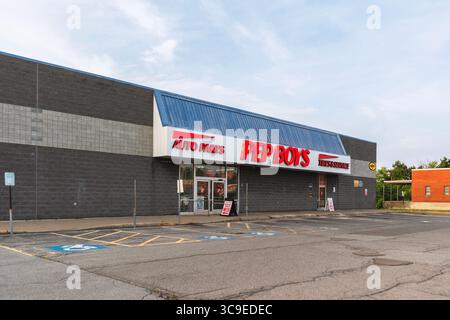 DeWitt, New York - 30 luglio 2025: Close-up view of Pep Boys, Manny, Moe & Jack è una catena di servizi e vendita al dettaglio post-vendita del settore automobilistico americana, denominata Foto Stock